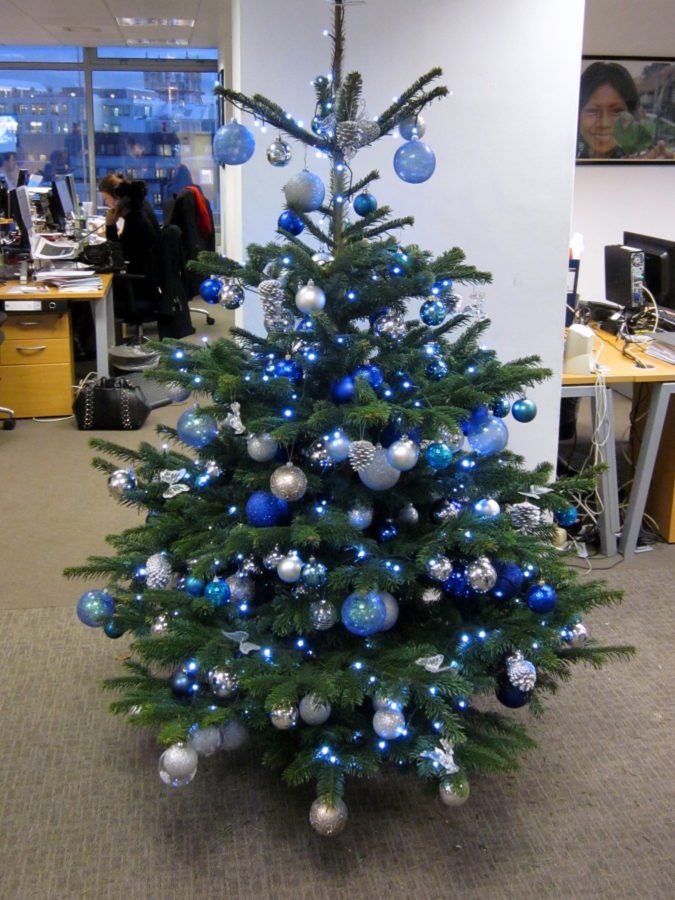 Blue and White Christmas Decorating - Thistlewood Farm