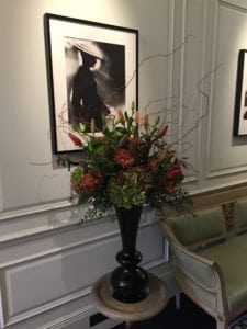 Home fresh flower display in black glass vase
